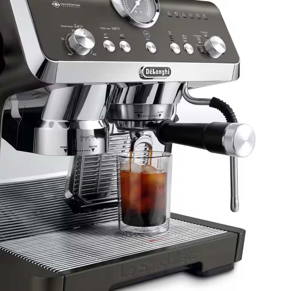 Picture of DéLonghi Kolbenmaschine La Specialista Opera EC9555.BK black